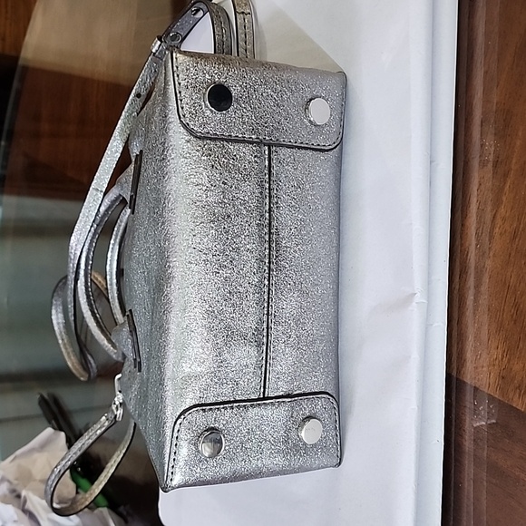 EUC- Michael Kors Mercer Silver Metallic Light Up Purse - RARE! - Picture 12 of 13